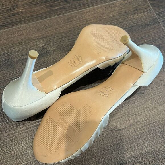 Stuart Weitzman Crissy D’orsay Leather Pump White Satin Size 9.5 Kitten heel - Picture 8 of 15